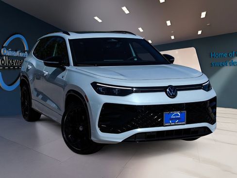 New 2026 Volkswagen Tiguan SE R-Line FWD image 3