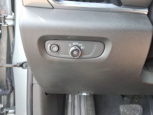 Certified 2023 Chevrolet Traverse LT FWD image 37