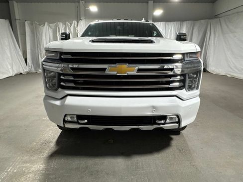 Used 2023 Chevrolet Silverado 2500 High Country w/ Safety Package II AWD/4WD image 2