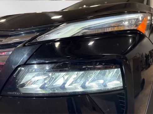 Used 2025 Nissan Rogue SV AWD/4WD image 13