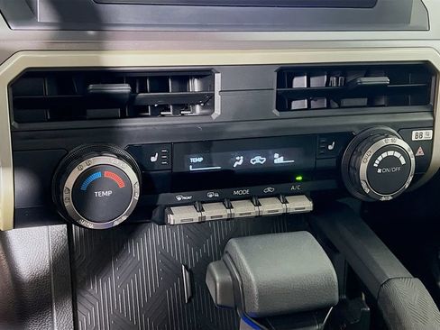 Certified 2025 Toyota Tacoma SR5 AWD/4WD image 14