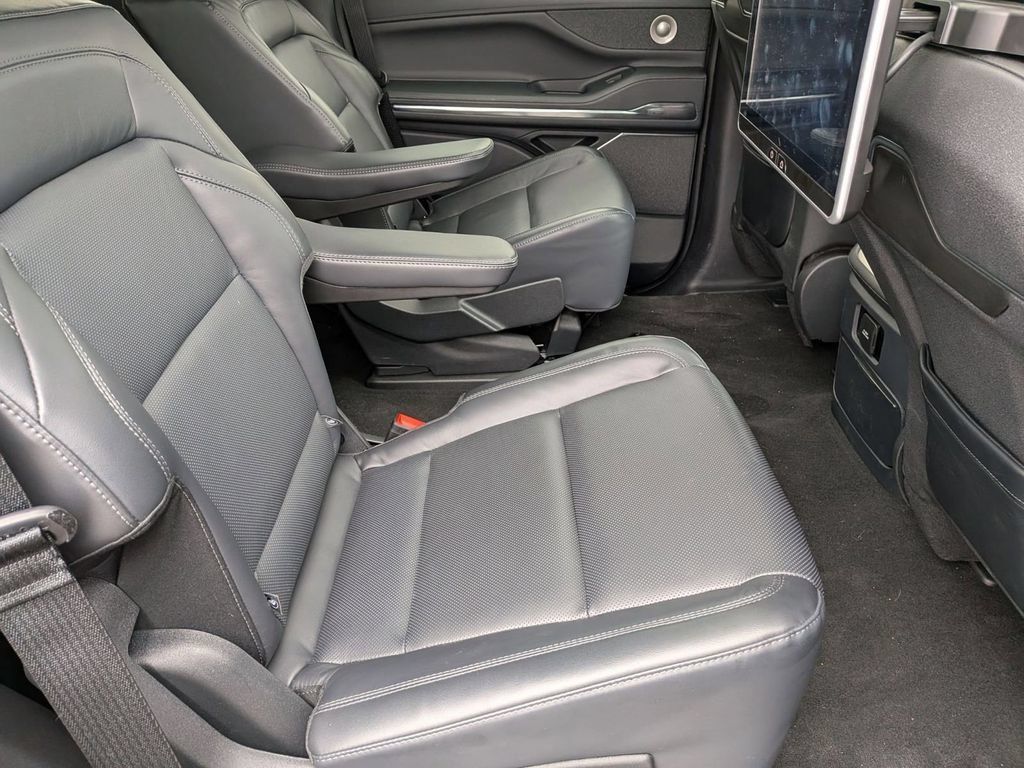 New 2025 Lincoln Navigator Reserve w/ Jet Appearance Package AWD/4WD image 29