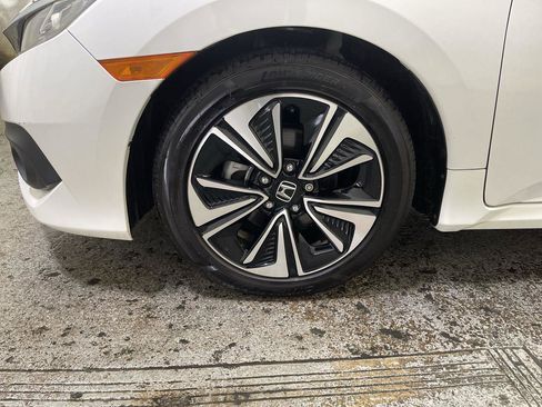 Used 2018 Honda Civic EX-L image 10