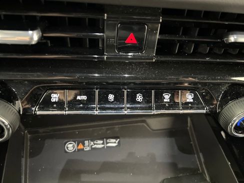 Used 2025 Chevrolet Tahoe LT AWD/4WD image 45