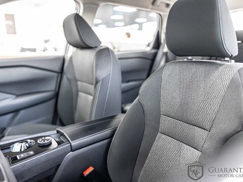 Used 2026 Nissan Rogue SV AWD/4WD image 18