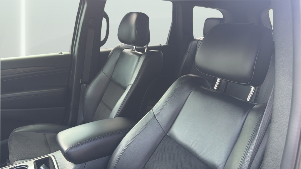 Used 2020 Jeep Grand Cherokee Altitude RWD image 14