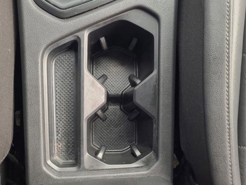 Used 2019 Volkswagen Tiguan SE image 16