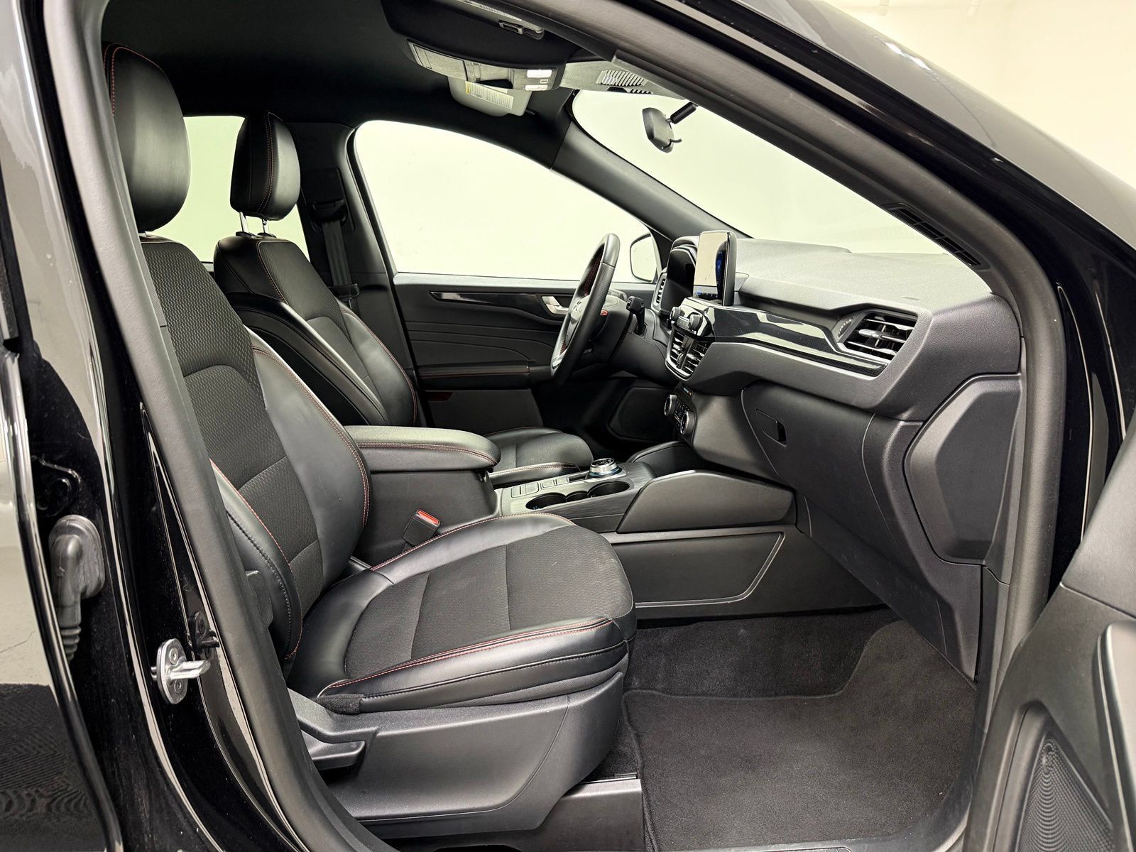 Used 2025 Ford Escape ST-Line AWD/4WD image 26