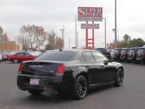 Used 2019 Chrysler 300 S RWD image 4