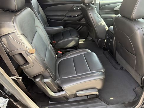 Used 2020 Chevrolet Traverse LT image 27