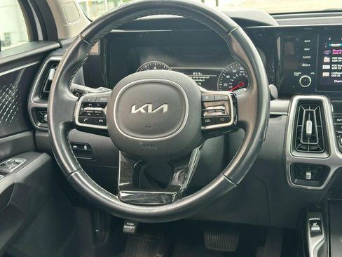 Used 2022 Kia Sorento S w/ Panoramic Sunroof Package FWD image 17