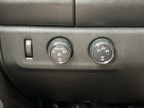 Used 2015 Chevrolet Colorado LT w/ LT Convenience Package AWD/4WD image 15