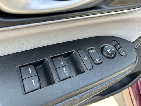 Used 2017 Honda CR-V Touring image 10