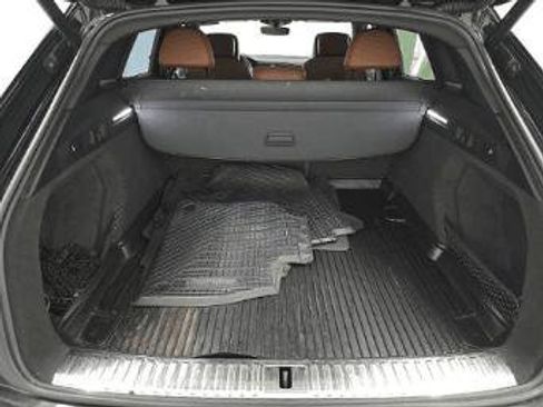Used 2022 Audi e-tron Premium w/ Convenience Plus Package AWD/4WD image 9