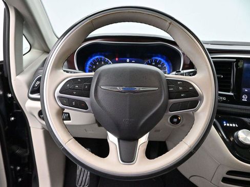 Used 2020 Chrysler Pacifica Limited FWD image 15