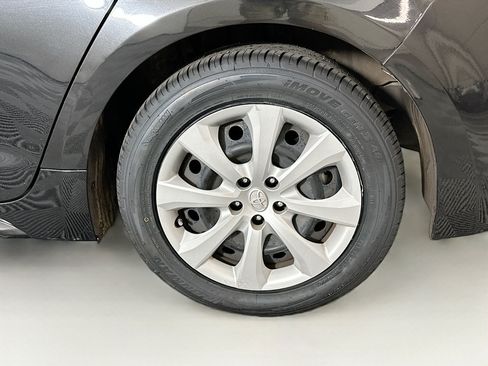 Used 2021 Toyota Corolla LE FWD image 11