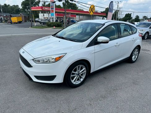 Used 2017 Ford Focus SE FWD image 5