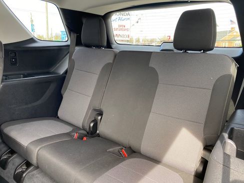 Used 2021 Chevrolet Traverse LT FWD image 16