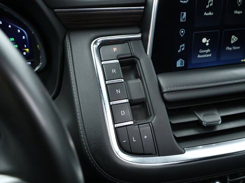 Used 2024 Chevrolet Suburban LT image 19