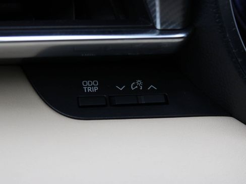 Used 2023 Toyota Highlander Platinum AWD/4WD image 32