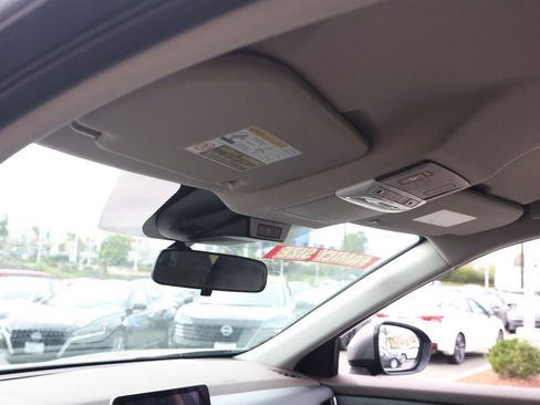 Used 2023 Nissan Rogue SV image 13