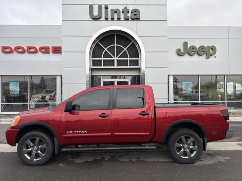Used 2015 Nissan Titan SV w/ SV Value Truck Package image 3