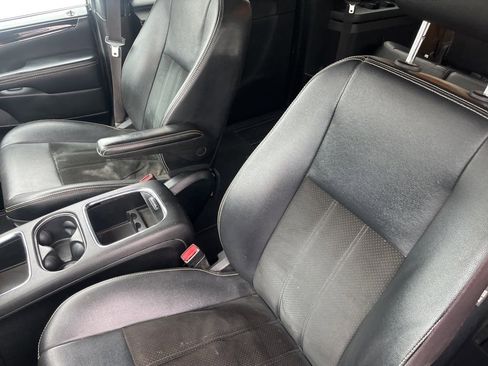 Used 2017 Dodge Grand Caravan SXT w/ Blacktop Package image 4