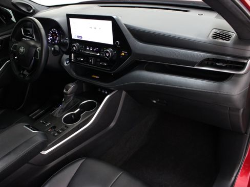 Used 2023 Toyota Highlander XSE FWD image 39