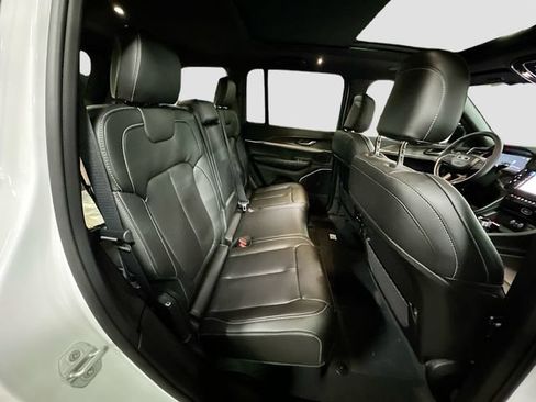 New 2026 Jeep Grand Cherokee Limited w/ Limited Altitude Package AWD/4WD image 30