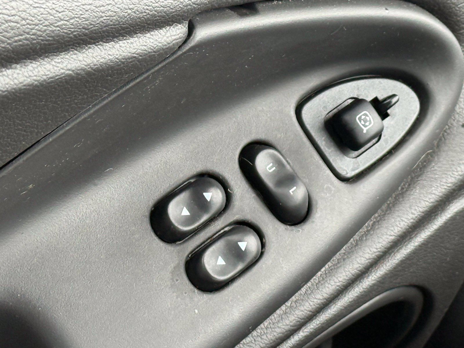 Used 2004 Ford Mustang Cobra RWD image 25