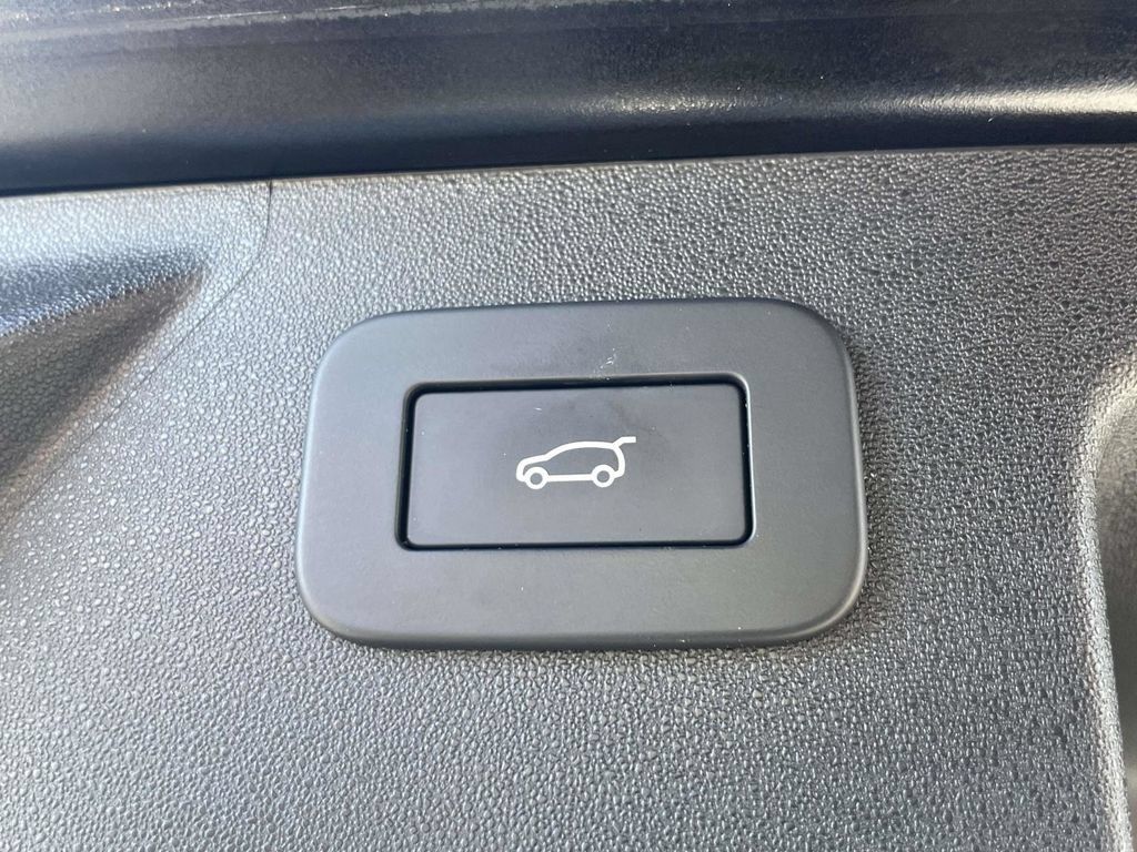 Used 2023 Land Rover Discovery Sport S R-Dynamic AWD/4WD image 11