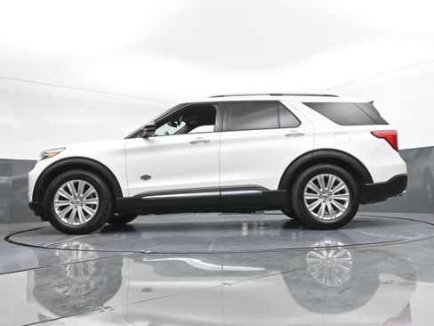 Used 2021 Ford Explorer King Ranch w/ Premium Technology Package image 25