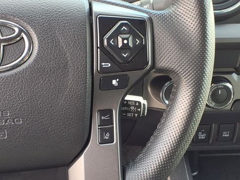 Used 2021 Toyota Tacoma TRD Sport w/ Technology Package image 14