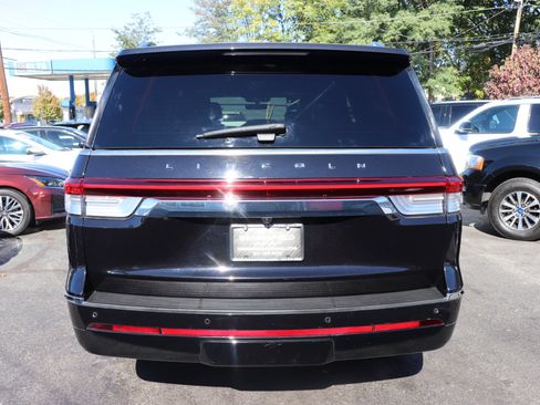 Used 2024 Lincoln Navigator L Premiere 4x4 image 4