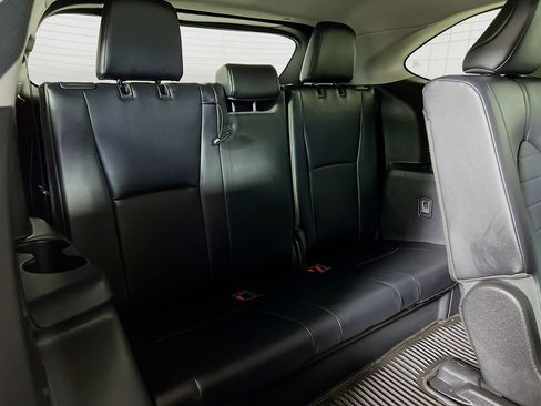 Used 2022 Toyota Highlander XLE image 23