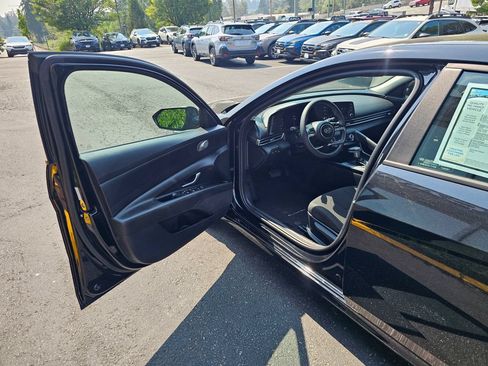 Used 2023 Hyundai Elantra SEL FWD image 18