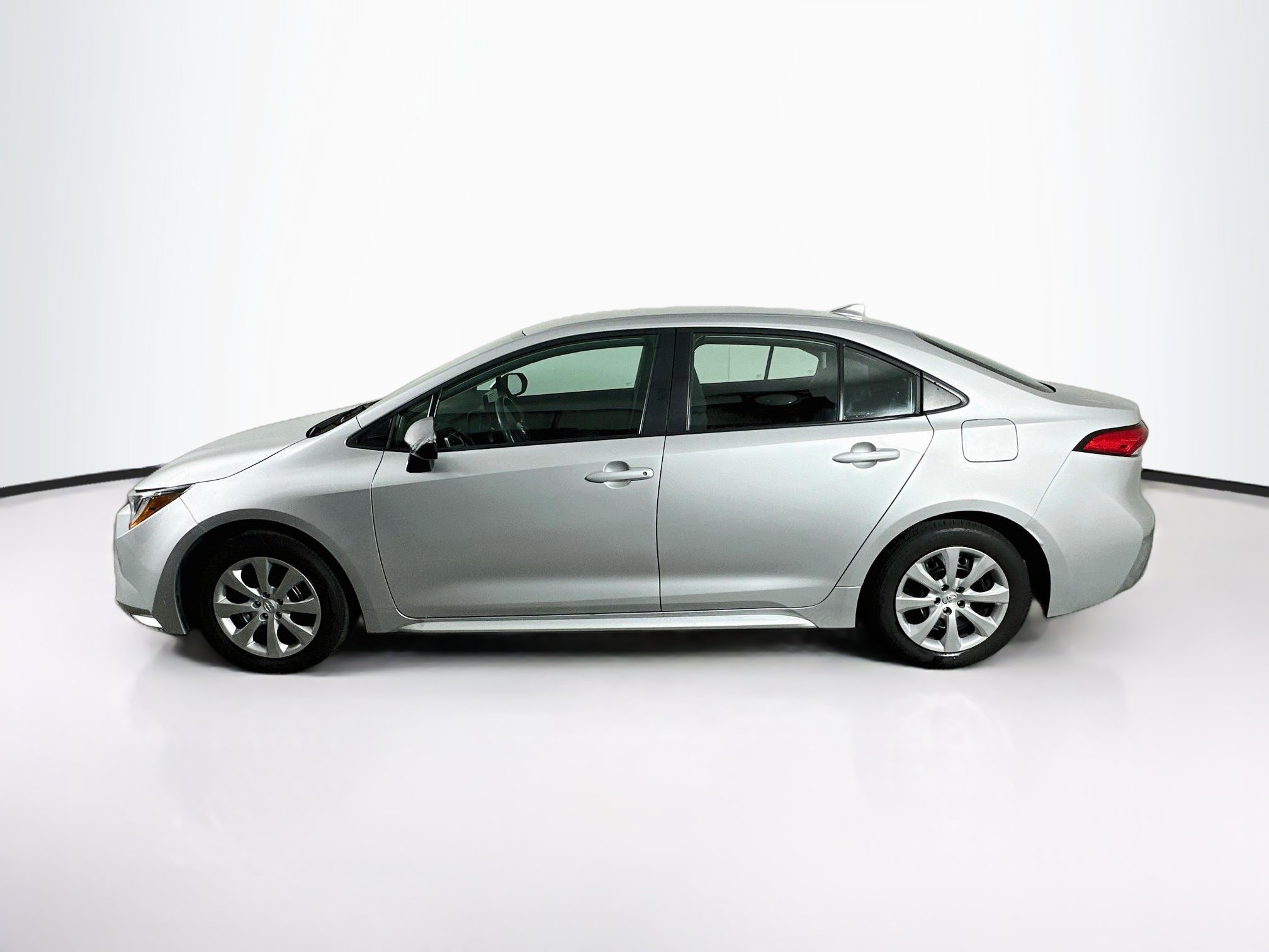 Used 2026 Toyota Corolla LE FWD image 4