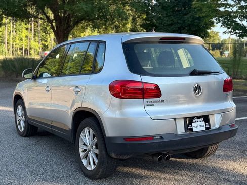 Used 2018 Volkswagen Tiguan Limited w/ Alloy Wheels Package FWD image 3