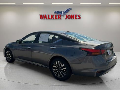 Used 2024 Nissan Altima 2.5 SV image 5