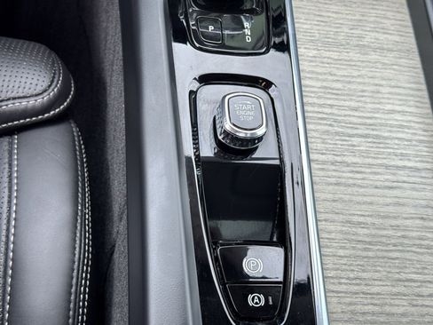 Used 2022 Volvo XC60 B5 Inscription w/ Climate Package image 17