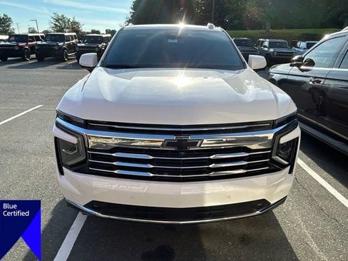 Used 2025 Chevrolet Suburban LT w/ Comfort Package RWD image 3