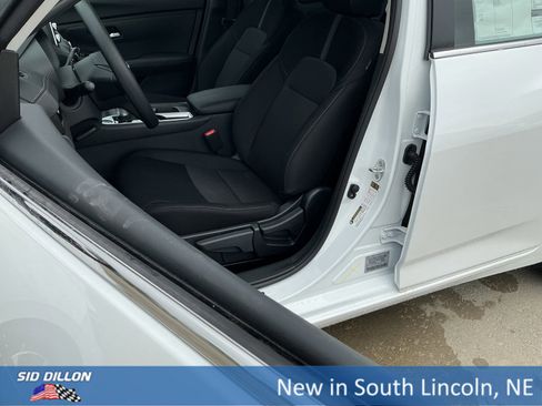 New 2025 Nissan Sentra SV w/ Trunk Package image 9