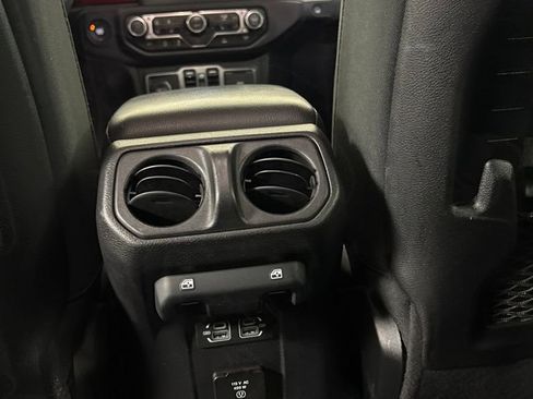 Used 2021 Jeep Gladiator Rubicon w/ Cold Weather Group AWD/4WD image 19
