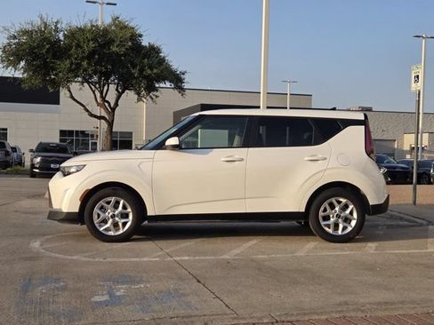 Certified 2025 Kia Soul LX w/ LX Technology Package FWD image 4