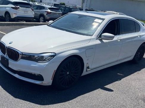 Used 2018 BMW 740e xDrive w/ Executive Package AWD/4WD image 3
