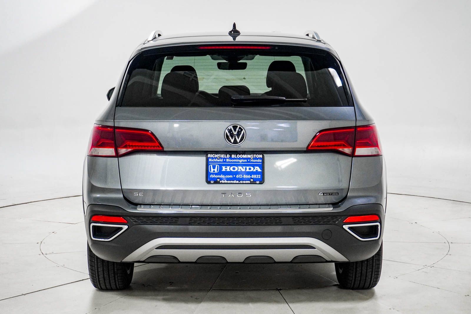 Used 2023 Volkswagen Taos SE AWD/4WD image 6