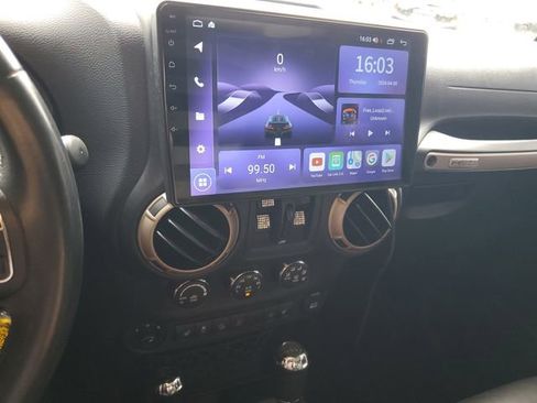 Used 2017 Jeep Wrangler Unlimited Sahara AWD/4WD image 15