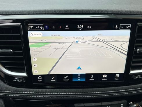 New 2026 Chrysler Pacifica Limited w/ Uconnect Theater Family Group FWD image 24