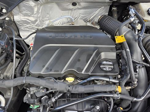 Used 2024 Chevrolet Trax RS image 12