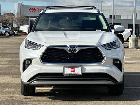 New 2026 Toyota Highlander XLE image 8